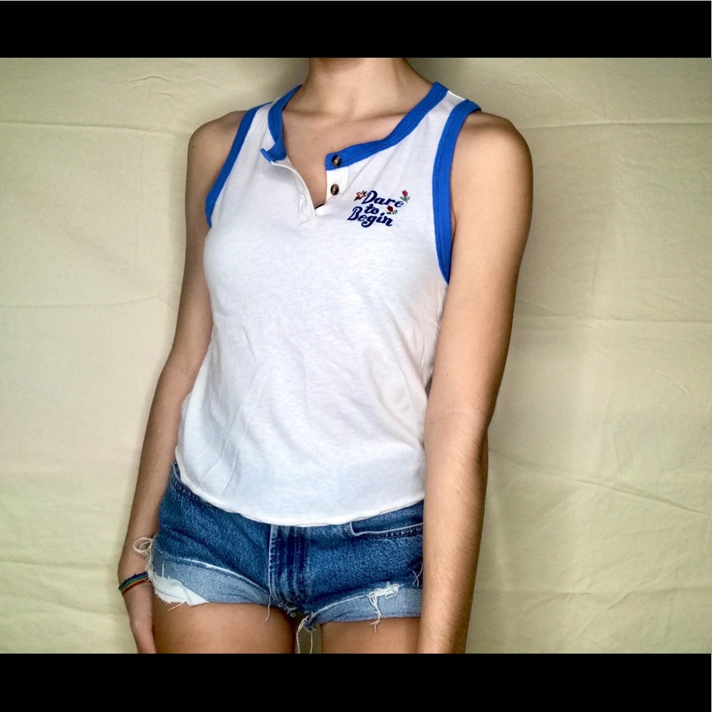 🦋 White and blue embroidered tank